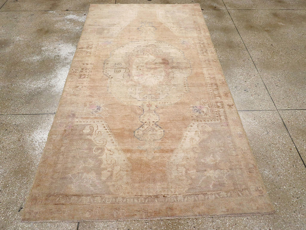 Vintage Turkish Anatolian Accent Rug, No.32977 - Gss