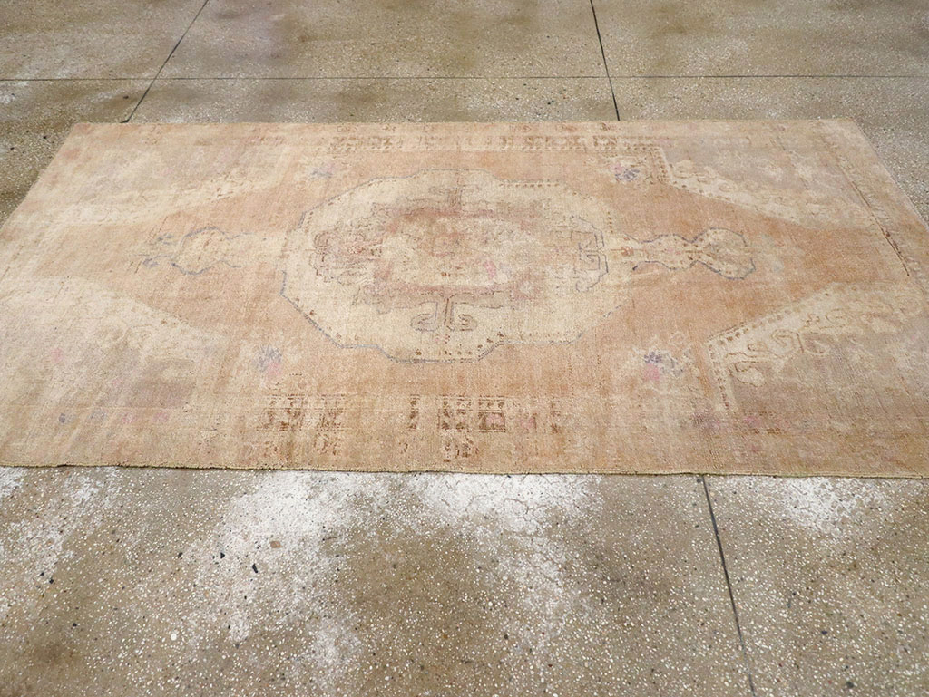 Vintage Turkish Anatolian Accent Rug, No.32977 - Gss