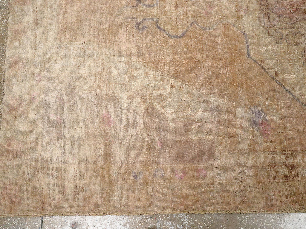 Vintage Turkish Anatolian Accent Rug, No.32977 - Gss