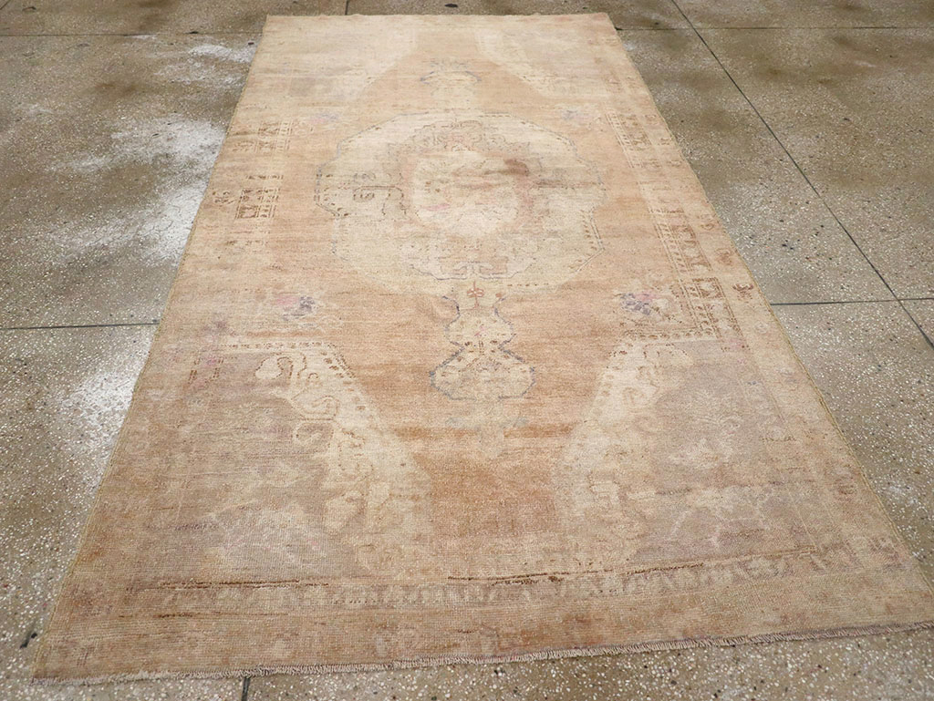 Vintage Turkish Anatolian Accent Rug, No.32977 - Gss