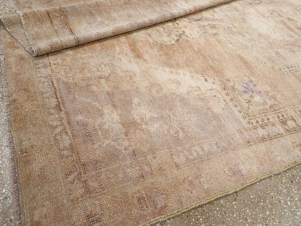 Vintage Turkish Anatolian Accent Rug, No.32977 - Gss