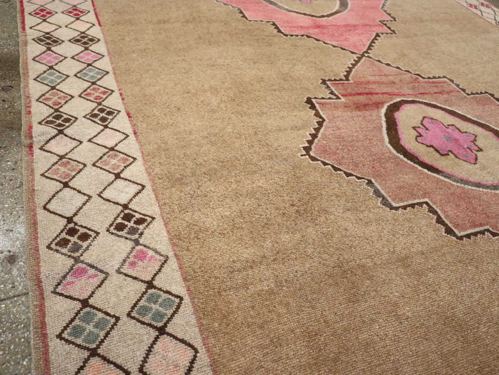 Vintage Turkish Anatolian Room Size Carpet, No.33196 - Gss