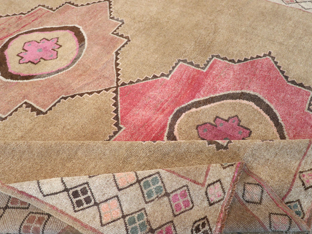 Vintage Turkish Anatolian Room Size Carpet, No.33196 - Gss