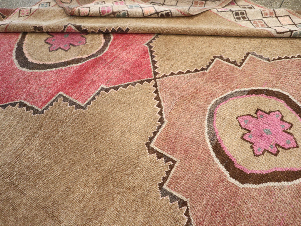 Vintage Turkish Anatolian Room Size Carpet, No.33196 - Gss