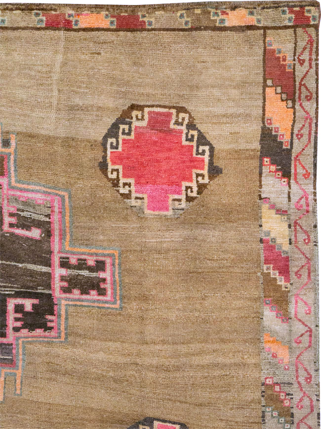Vintage Turkish Anatolian Room Size Carpet, No.33198 - Gss