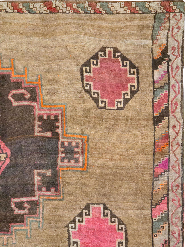 Vintage Turkish Anatolian Room Size Carpet, No.33198 - Gss