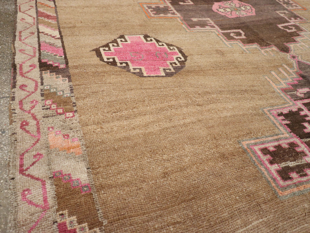 Vintage Turkish Anatolian Room Size Carpet, No.33198 - Gss