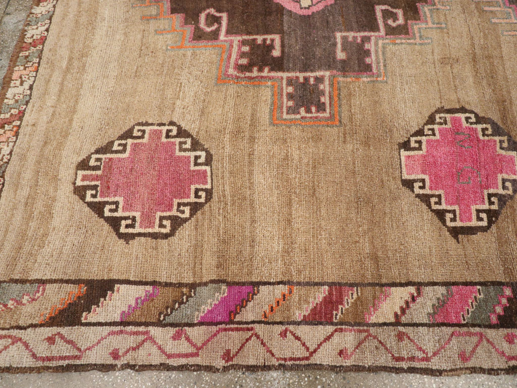 Vintage Turkish Anatolian Room Size Carpet, No.33198 - Gss