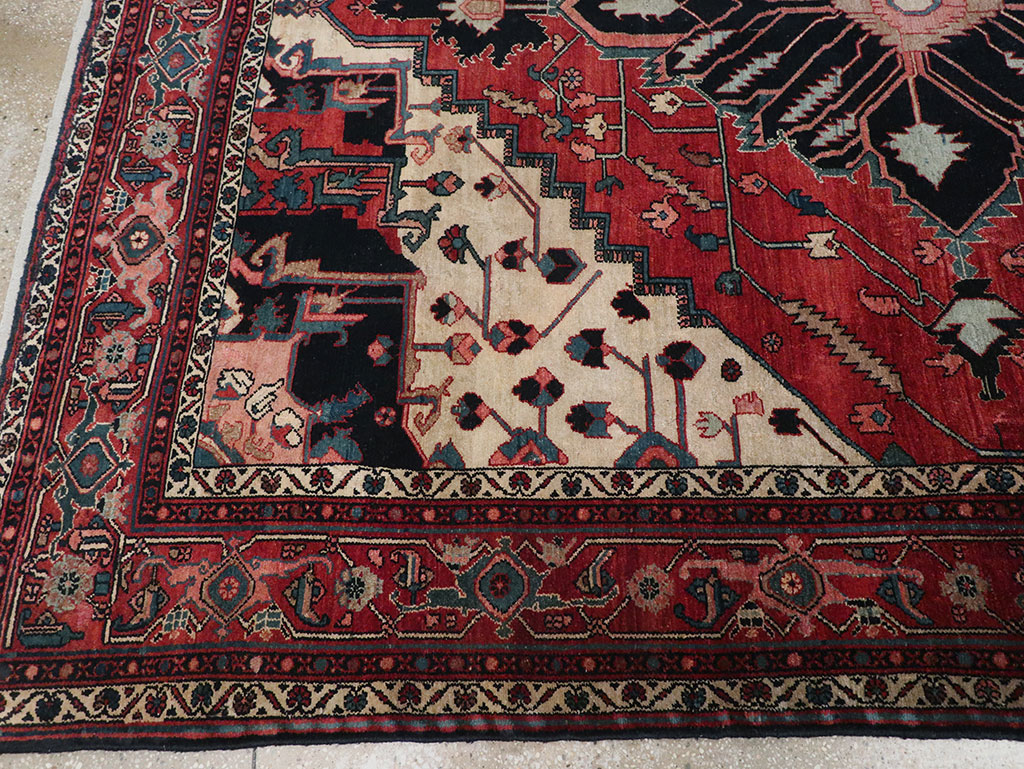 Antique Persian Serapi Accent Carpet, No.33248 - Gss