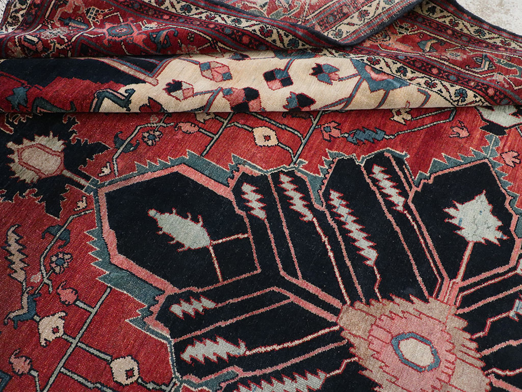 Antique Persian Serapi Accent Carpet, No.33248 - Gss