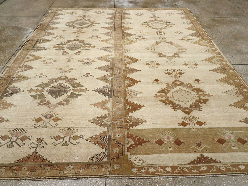 Vintage Turkish Anatolian Room Size Carpet, No.33273 - Gss
