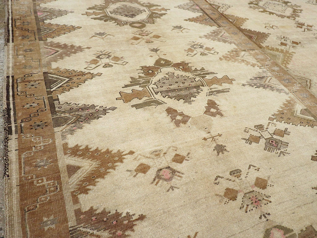 Vintage Turkish Anatolian Room Size Carpet, No.33273 - Gss