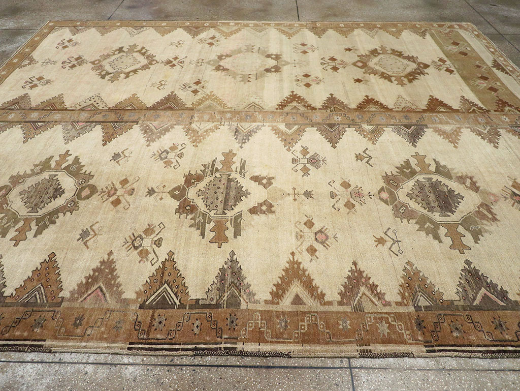 Vintage Turkish Anatolian Room Size Carpet, No.33273 - Gss