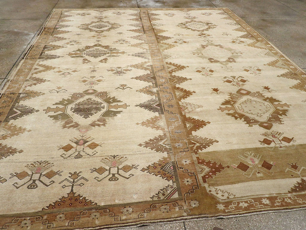 Vintage Turkish Anatolian Room Size Carpet, No.33273 - Gss