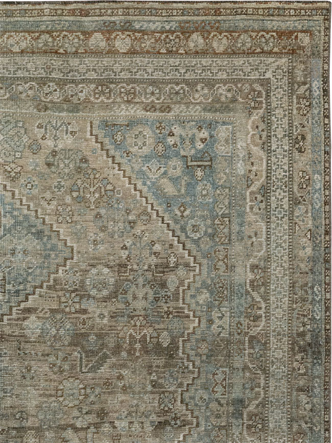 Vintage Persian Shiraz Accent Carpet, No.33310 - Gss