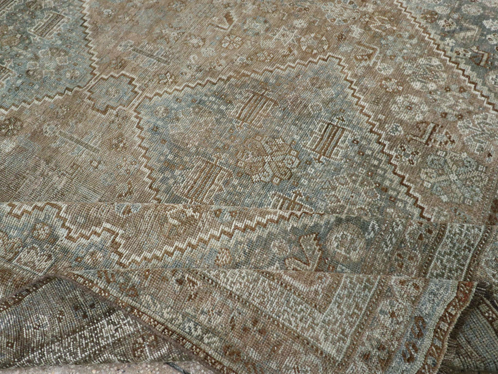 Vintage Persian Shiraz Accent Carpet, No.33310 - Gss