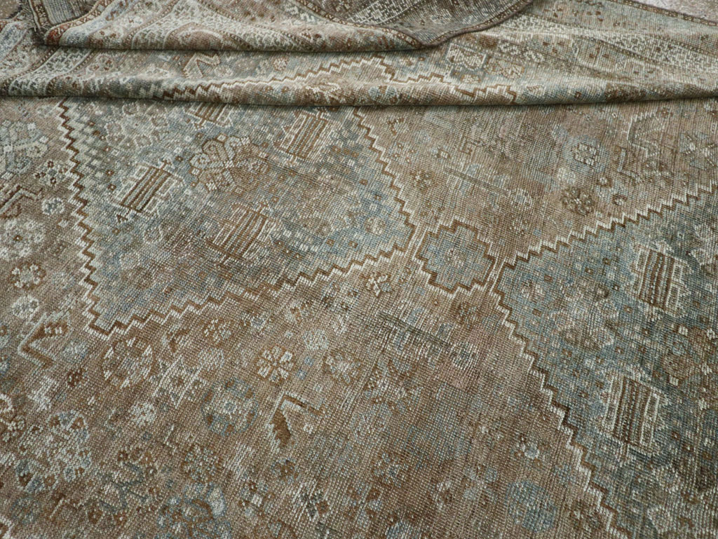 Vintage Persian Shiraz Accent Carpet, No.33310 - Gss