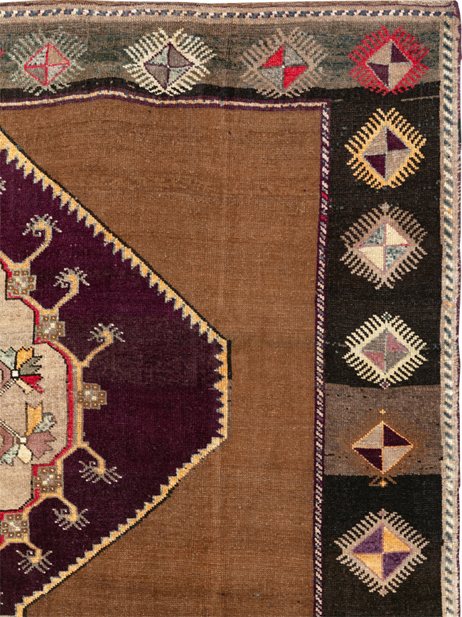 Vintage Turkish Anatolian Tribal Room Size Carpet, No.33346 - Gss