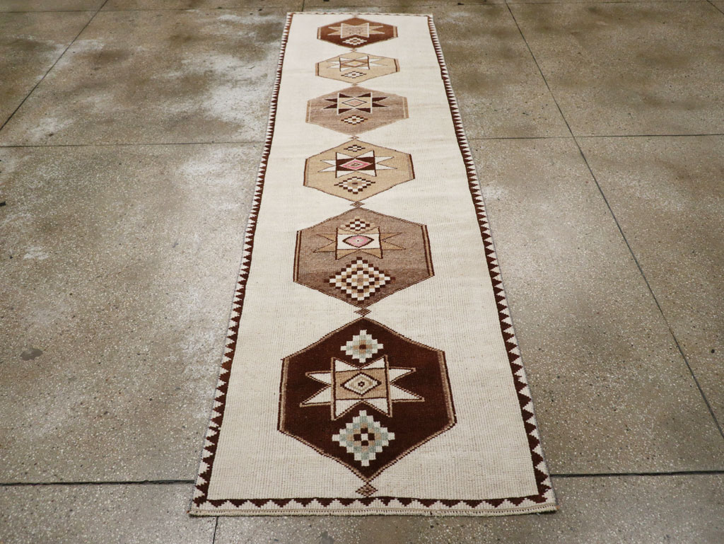 Vintage Turkish Anatolian Runner, No.33373 - Gss