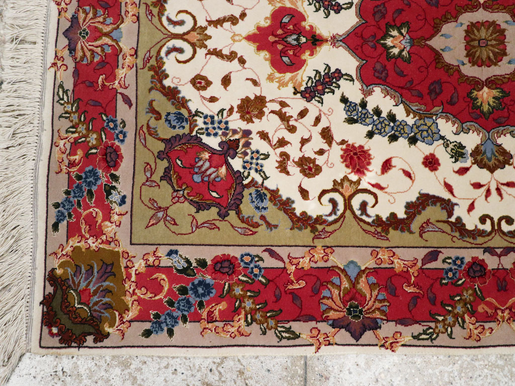 Modern Persian Tabriz Throw Rug, No.33376 - Gss