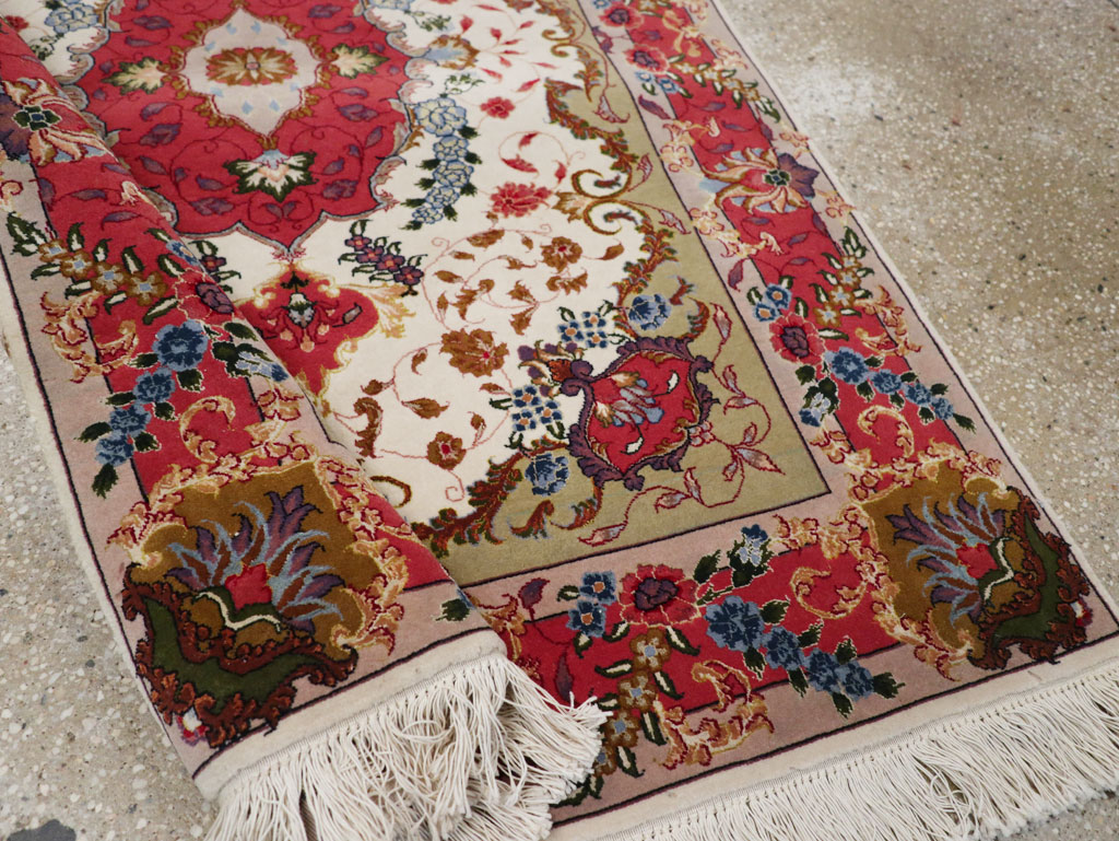 Modern Persian Tabriz Throw Rug, No.33376 - Gss