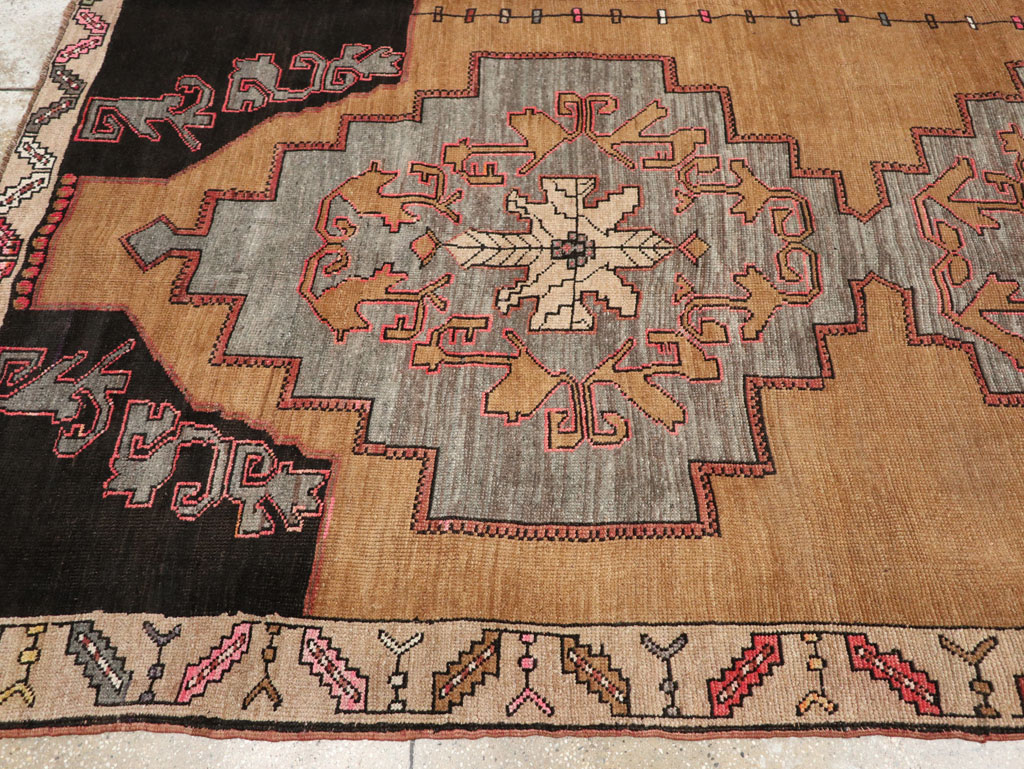 Vintage Turkish Anatolian Room Size Carpet, No.33462 - Gss