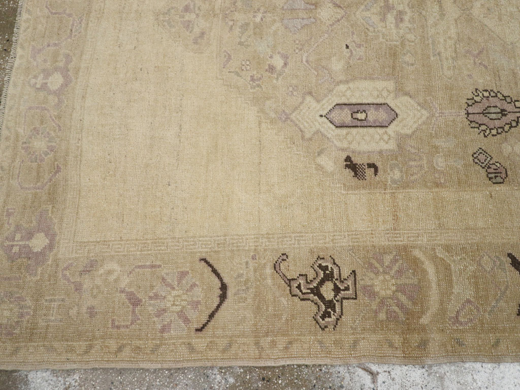 Vintage Turkish Anatolian Accent Rug, No.33483 - Gss