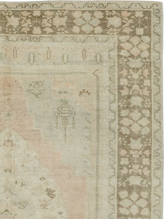 Vintage Turkish Anatolian Accent Rug, No.33487 - Gss