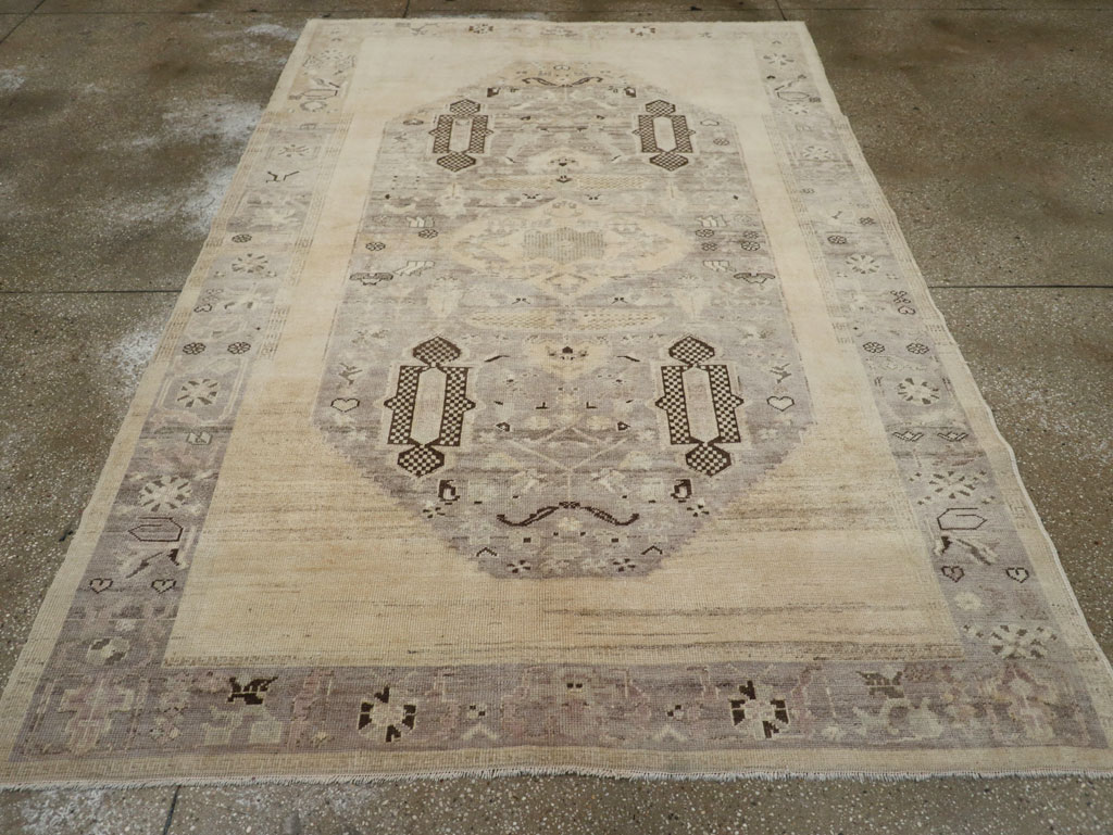 Vintage Turkish Anatolian Accent Rug, No.33488 - Gss