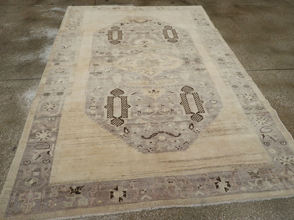 Vintage Turkish Anatolian Accent Rug, No.33488 - Gss