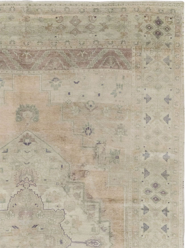 Vintage Turkish Anatolian Accent Carpet, No.33490 - Gss
