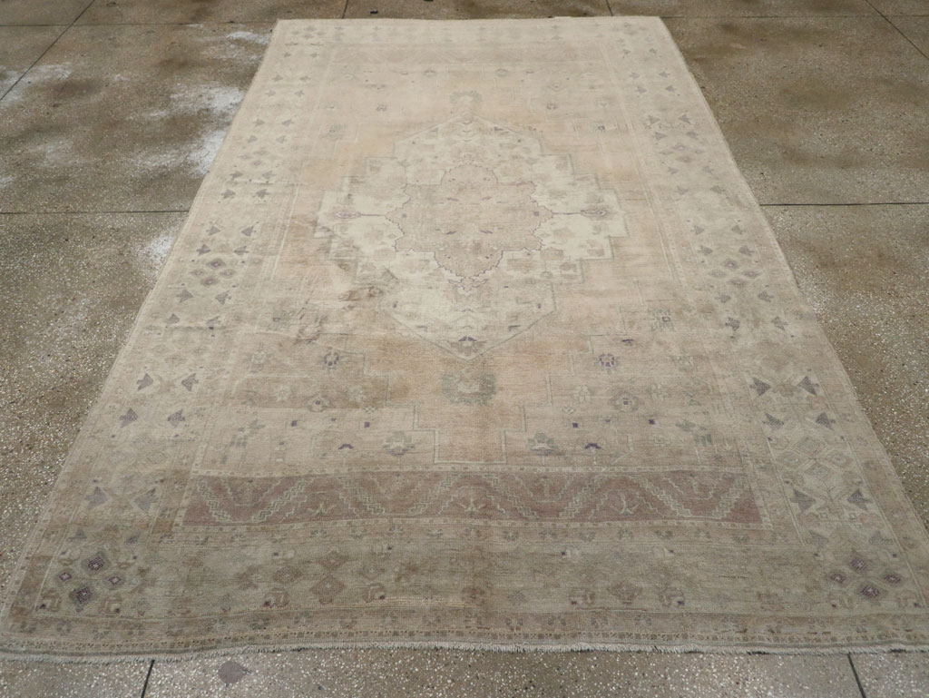 Vintage Turkish Anatolian Accent Carpet, No.33490 - Gss