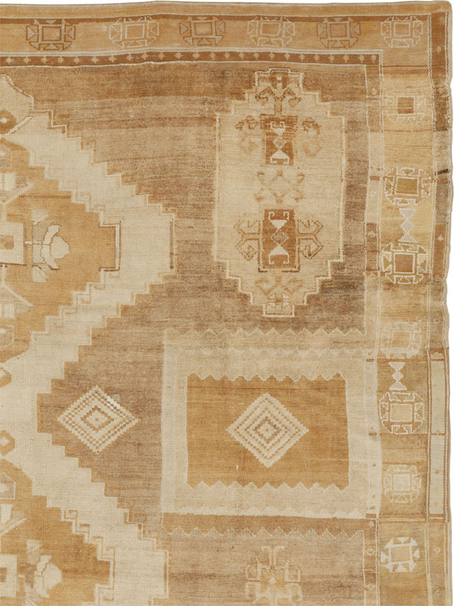 Vintage Turkish Anatolian Room Size Carpet, No.33572 - Gss