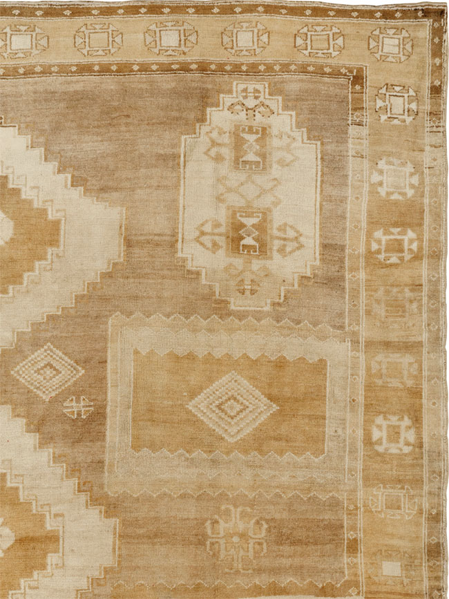 Vintage Turkish Anatolian Room Size Carpet, No.33572 - Gss