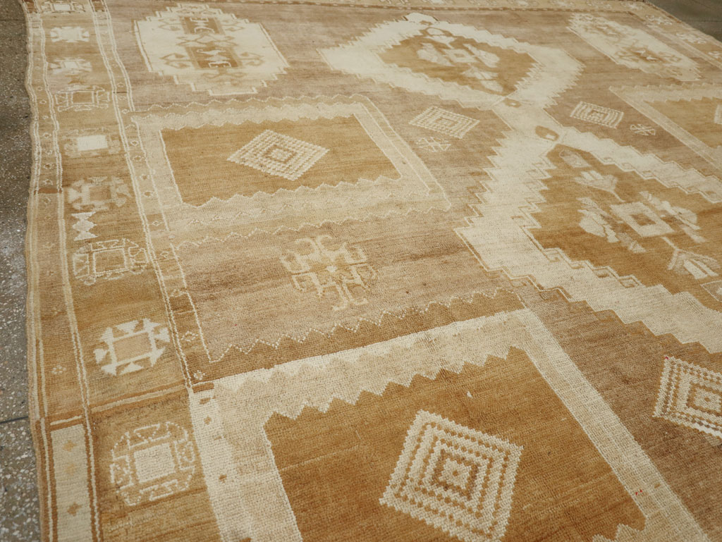 Vintage Turkish Anatolian Room Size Carpet, No.33572 - Gss