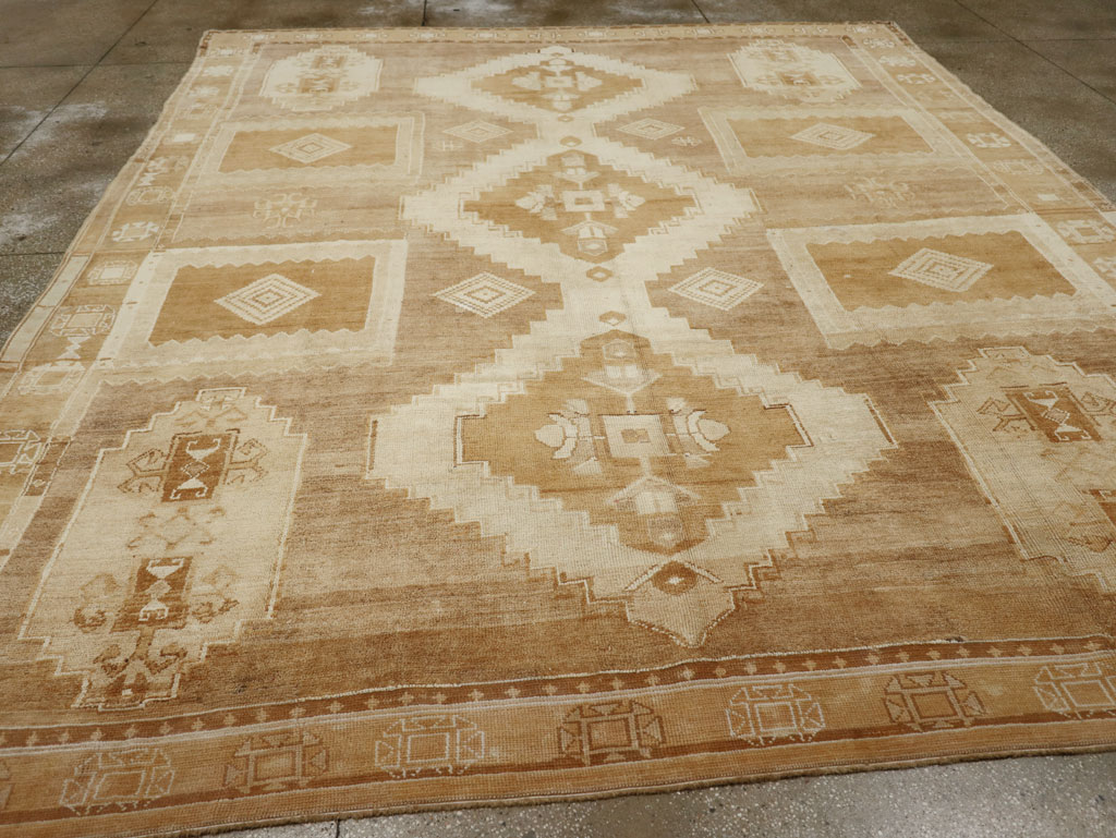Vintage Turkish Anatolian Room Size Carpet, No.33572 - Gss