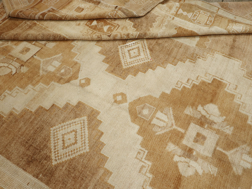 Vintage Turkish Anatolian Room Size Carpet, No.33572 - Gss