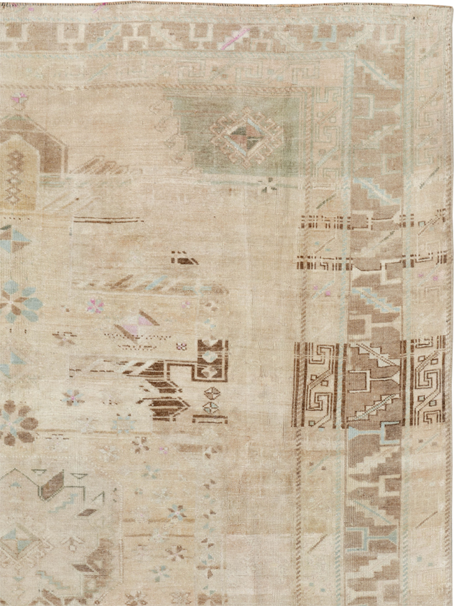 Vintage Turkish Anatolian Accent Rug, No.33614 - Gss