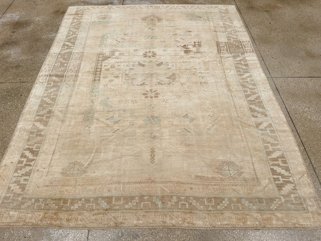 Vintage Turkish Anatolian Accent Rug, No.33614 - Gss