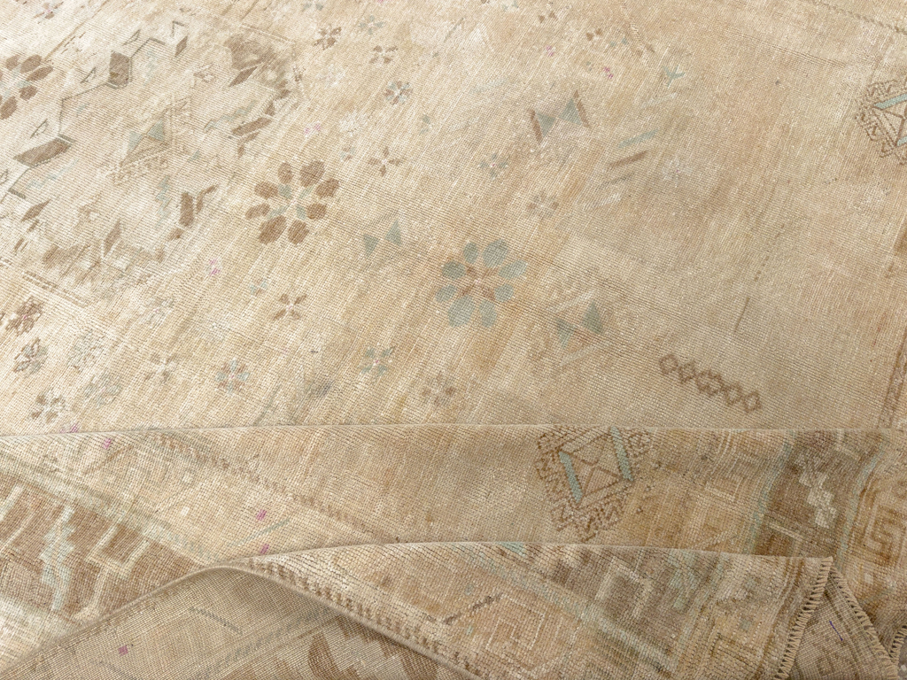 Vintage Turkish Anatolian Accent Rug, No.33614 - Gss