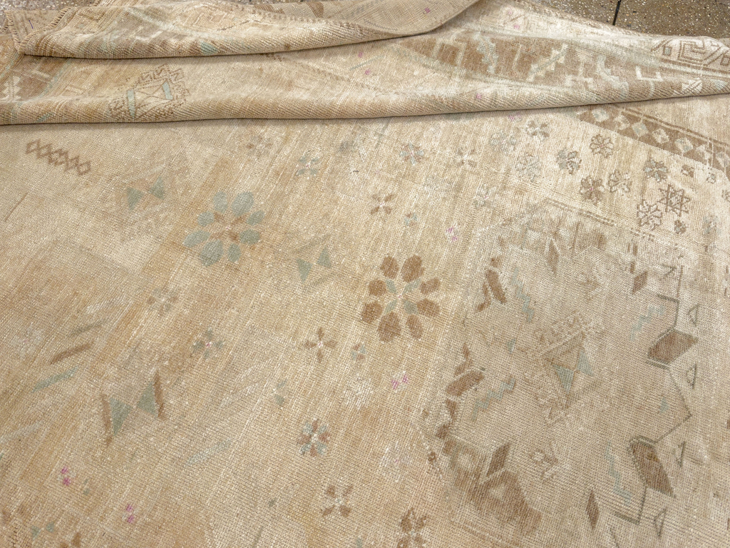 Vintage Turkish Anatolian Accent Rug, No.33614 - Gss