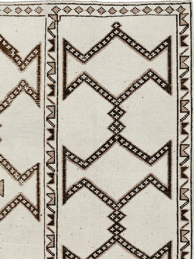 Vintage Turkish Anatolian Room Size Carpet, No.33672 - Gss