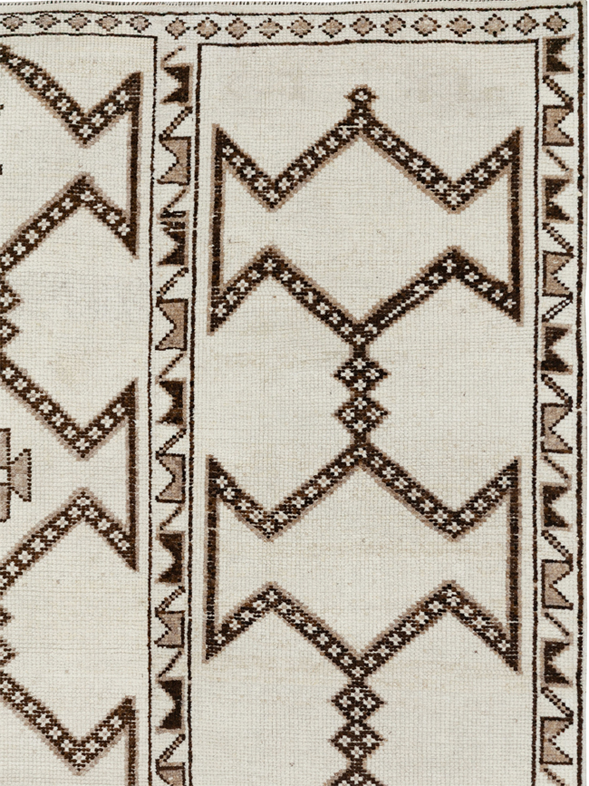 Vintage Turkish Anatolian Room Size Carpet, No.33672 - Gss