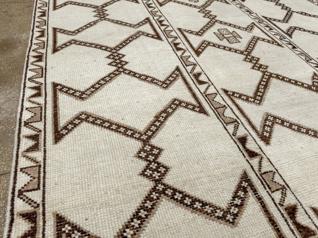 Vintage Turkish Anatolian Room Size Carpet, No.33672 - Gss