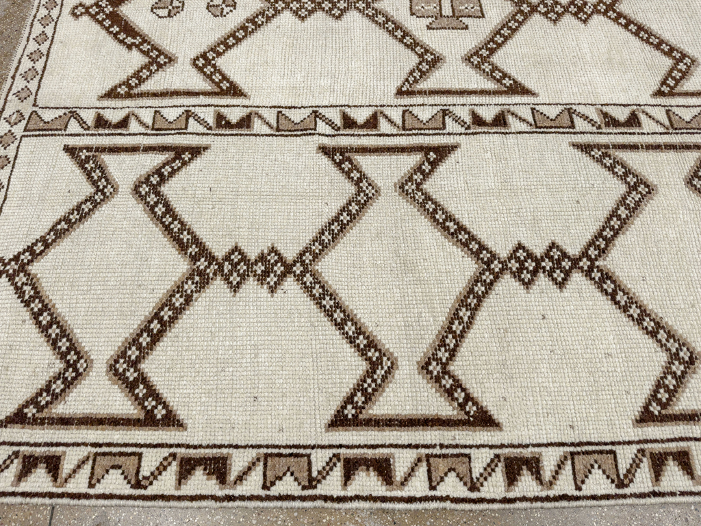 Vintage Turkish Anatolian Room Size Carpet, No.33672 - Gss