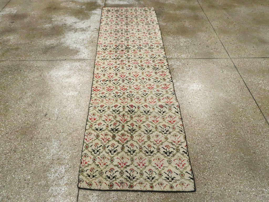 Vintage Indian Agra Runner, No.9028 - Gss