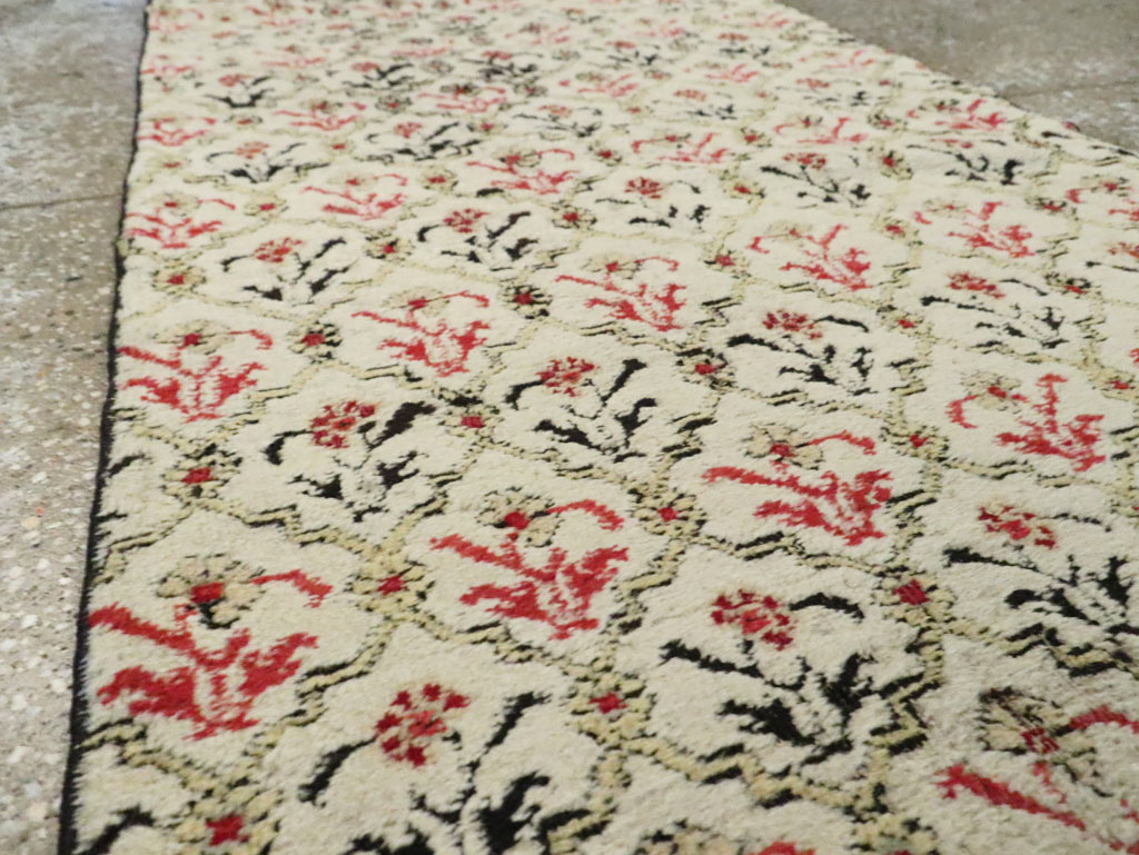 Vintage Indian Agra Runner, No.9028 - Gss