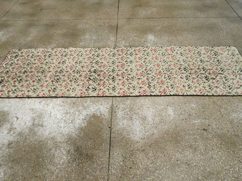 Vintage Indian Agra Runner, No.9028 - Gss