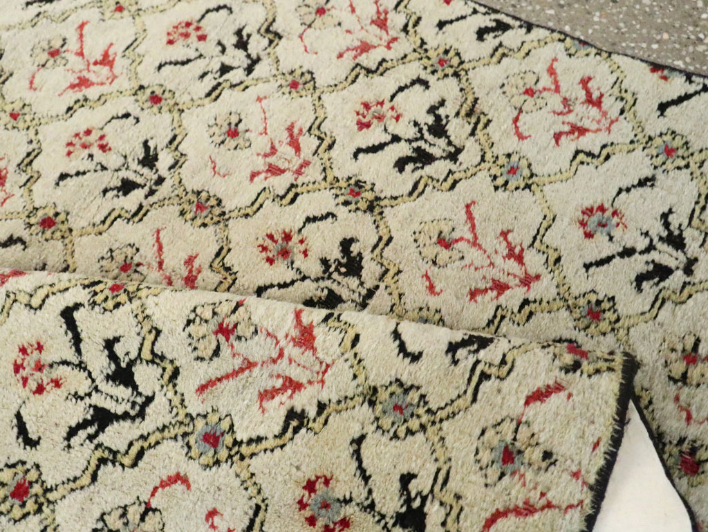 Vintage Indian Agra Runner, No.9028 - Gss