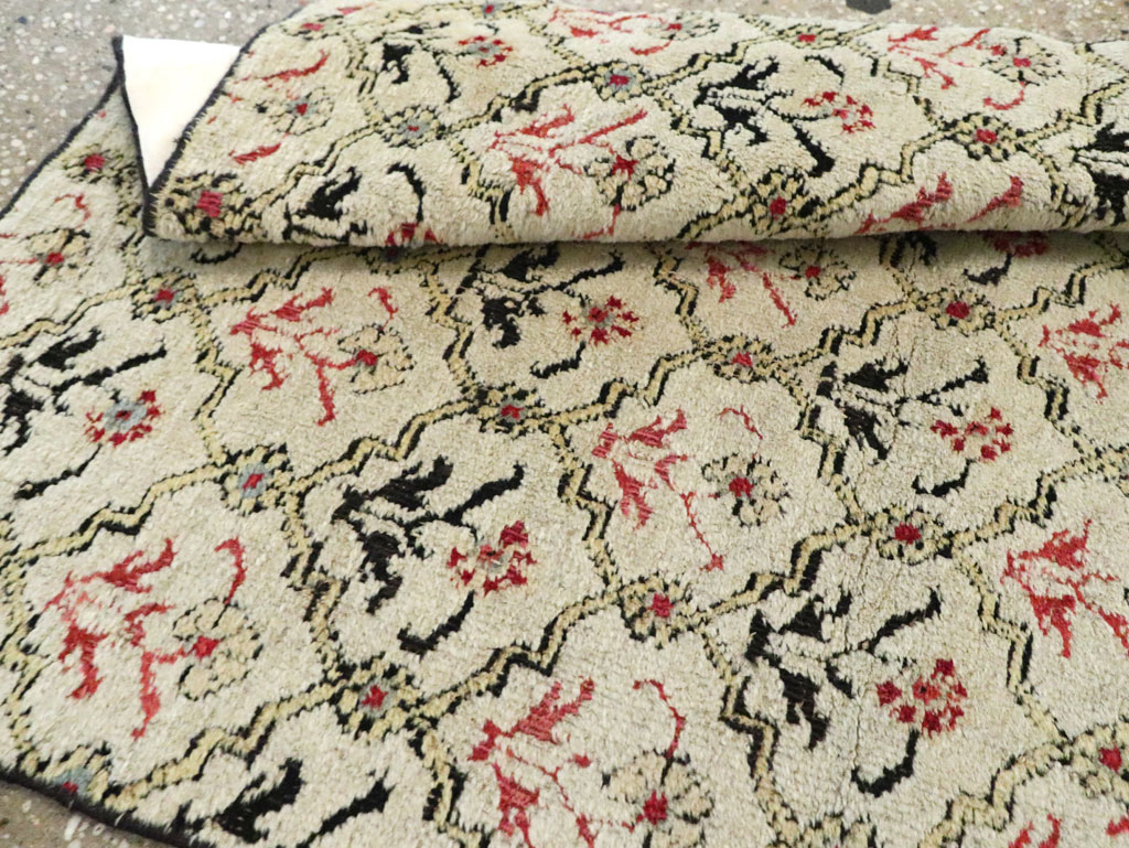 Vintage Indian Agra Runner, No.9028 - Gss